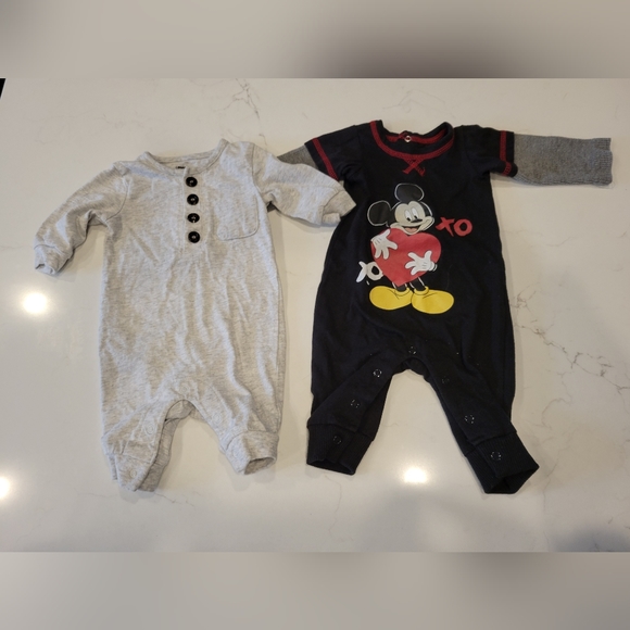 Newborn / 0 Months Boy Clothing Lot - Picture 4 of 5